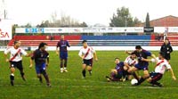 Ismael hizo un buen regate dentro del área