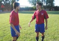 Solaz (izq) conversa con Sarrión