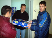Los jugadores recibieron la cesta de Navidad