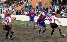 Cabanillas disputa un balón